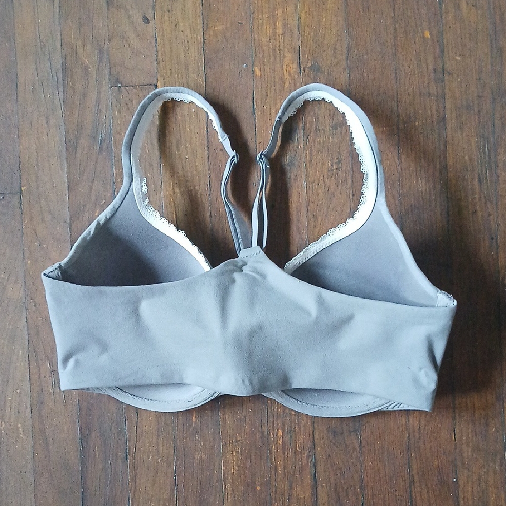 Victoria's Secret Seamless Bra Intimates - Picture 8 of 11